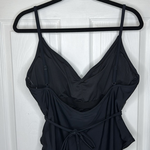 NWT Old Navy Swimsuit 🖤 - Picture 4 of 9